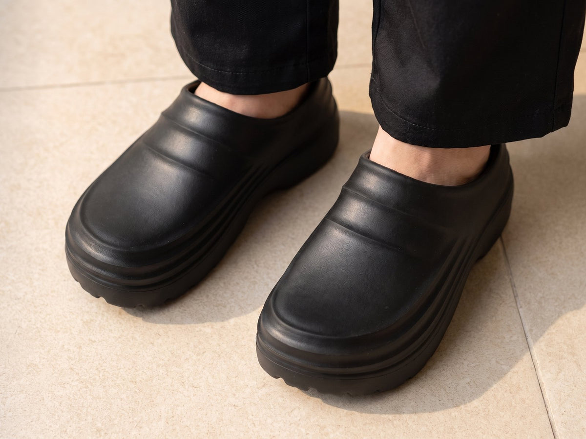 Again Clog: the toe box from above, worn