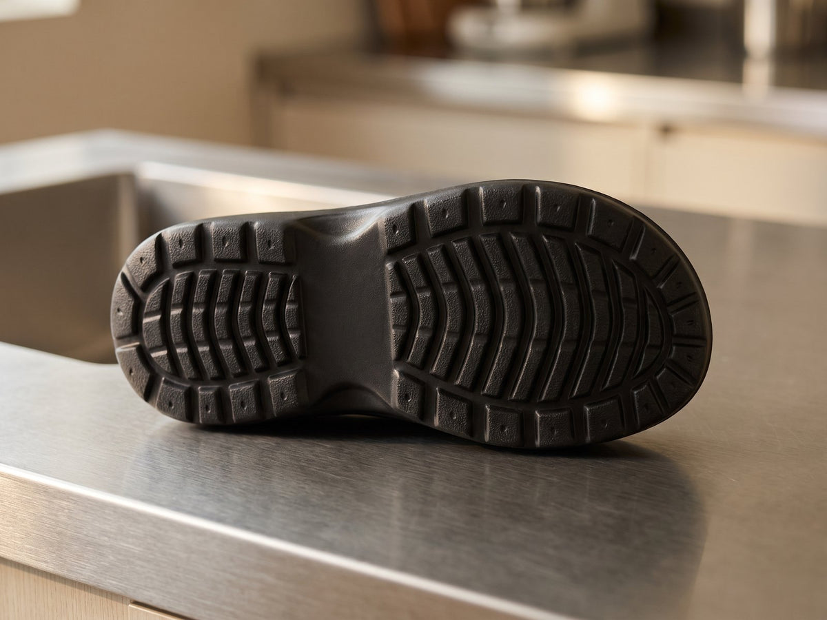 Again Clog: the tread of the outsole