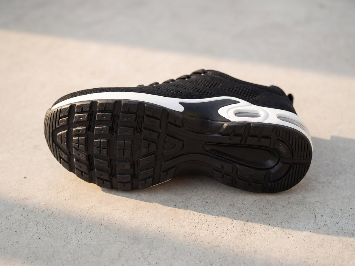 Again Shift: the tread of the outsole